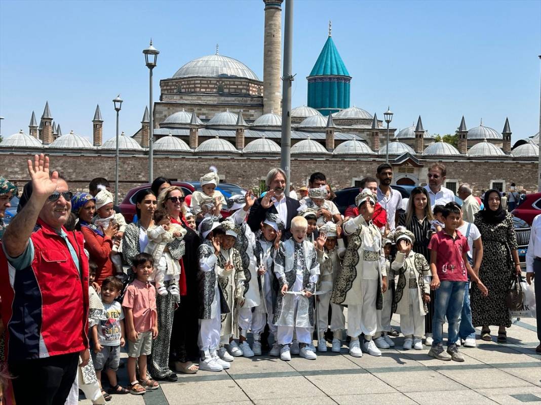 Konya’da 21 çocuk erkekliğe ilk adımını attı! Sünnet arabaları TOGG oldu 2